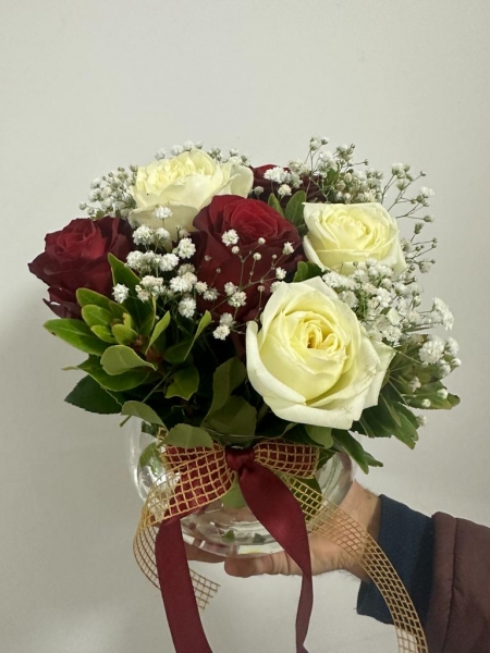 Cam Fanus İçinde Kırmızı Ve Beyaz Gül 6'LI