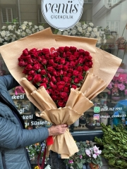 Kalp Şeklinde 100 Kırmızı Gül